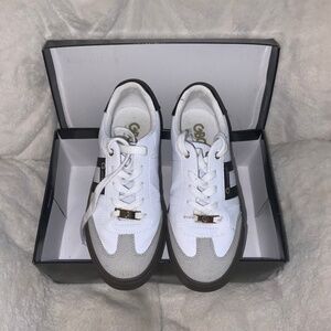 GBG Los Angeles - White Tennis Shoes